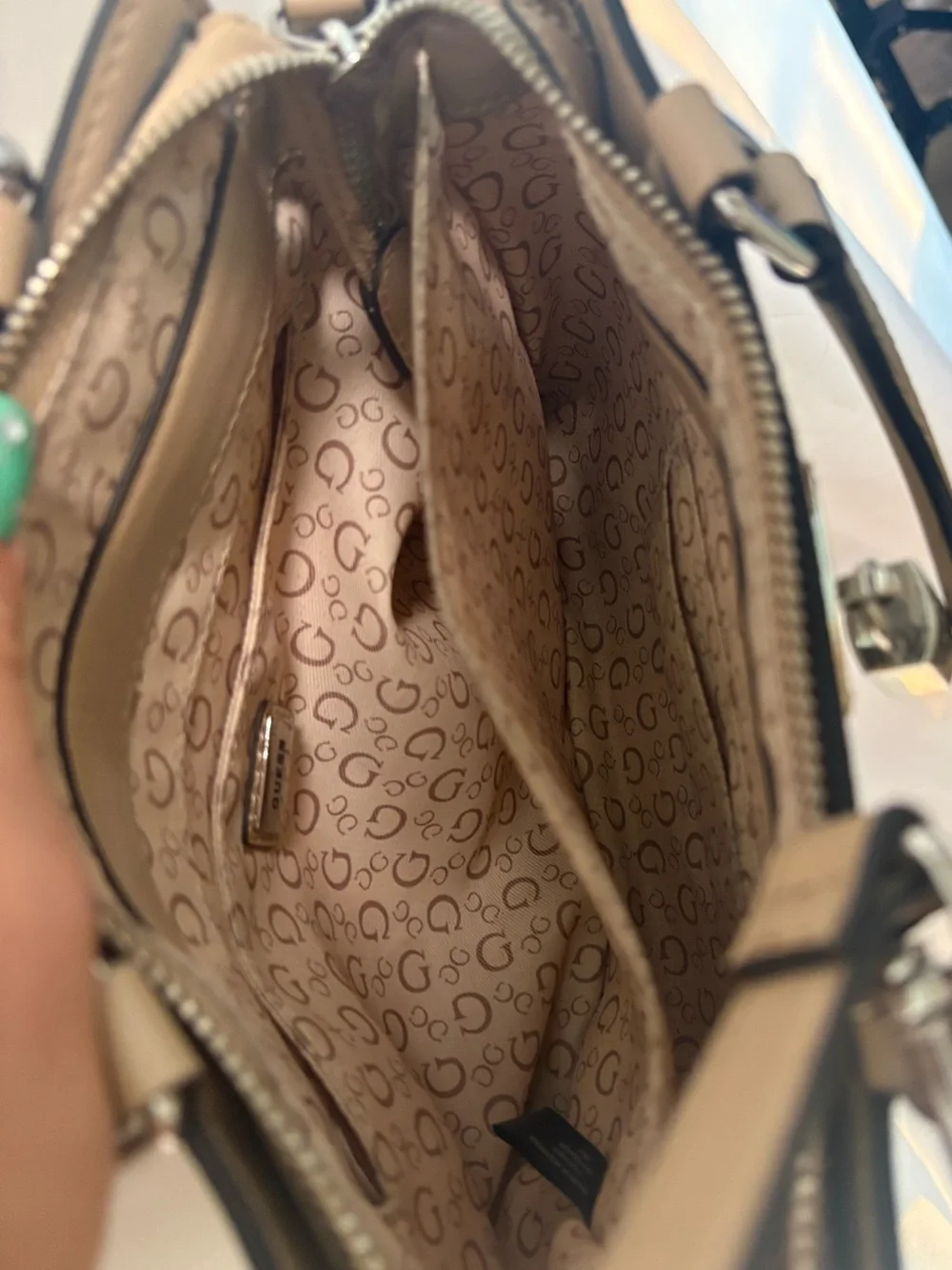 Guess hand bag/cross body bag